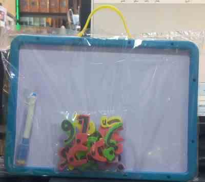 تخته وایت برد مغناطیسی سایز 22×30 سانت دسته دار همراه با الفبا آهنربایی