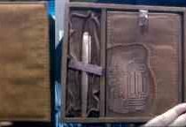 دیوان حافظ همراه با روان نویس مسی (جعبه دار.چرم طبیعی.پژواک بینش فرصاد)