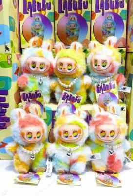 عروسک اورجینال لبوبو مدل گردنبند