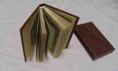 رباعیات حکیم عمر خیام چهار زبانه (جیبی،معطر،چرم.قاب کشویی . پیام عدالت)