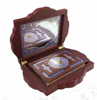 قرآن وزیری بدون ترجمه گلاسه چرم قهوه ای جعبه دار طرح صدف پلاک دار با آینه (پیام مهر عدالت.120522)