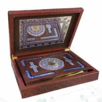 قرآن وزیری بدون ترجمه گلاسه چرم جعبه دار پلاک رنگی با آینه نفیس کادویی (پیام مهر عدالت.120458)