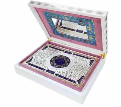 قرآن وزیری بدون ترجمه گلاسه سفید عروس جعبه دار پلاک رنگی جدید با آینه (پیام مهر عدالت.120520)