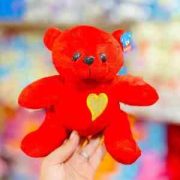 عروسک خرس نشسته قلب به سینه
