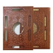 القرآن الکریم خط عبدالمهدی حسن زاده ترجمه حسین انصاریان (وزیری قاب کشویی چرم حافظ نوین)