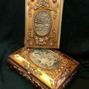 القرآن الکریم (وزیری.جعبه .طرح ورساچ.پیروز)