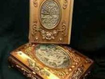 القرآن الکریم (وزیری.جعبه .طرح ورساچ.پیروز)